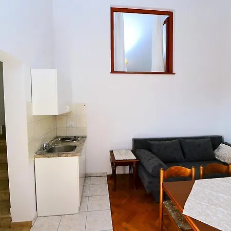 Aparthotel Zdjelar 3*