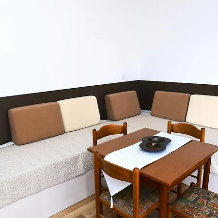 Zdjelar Aparthotel 3*