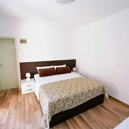Zdjelar Aparthotel 3*