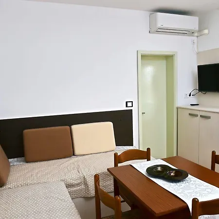 Zdjelar Aparthotel 3*